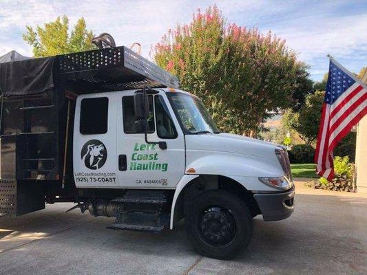 Hauling Junk Removal Demolition Office Clearouts Garage Cleanouts
 This truck does it all!