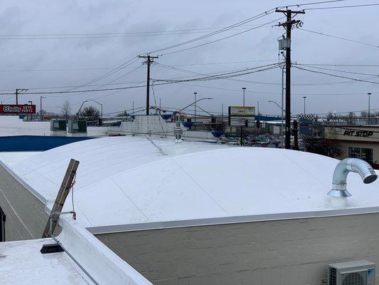 Barrel roof with single ply