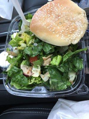 The small Fattoush salad was delicious along with the warm bread, they gave 4 pcs! Would definitely go there again for lunch.