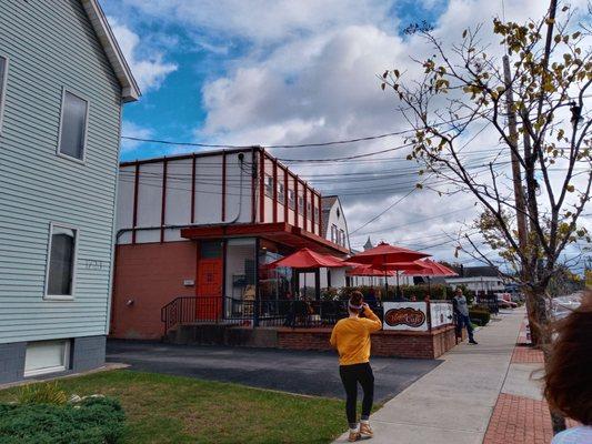 Street view-outside dining.