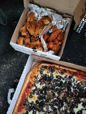 30 piece wings (half dry Cajun, half hot) and sheet pizza for $75 [Aug 2022]