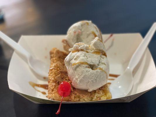 Ooey Gooey Bar w/ ice cream