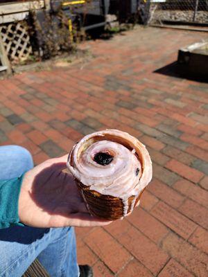 Blueberry cardamom cruffin