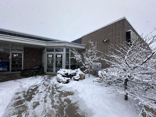 Entrance to the Foothill Family Clinic