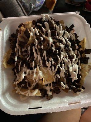 Steak nachos with cheese and crema