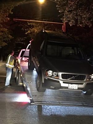 on 8/9/16 10:17pm driver from Platinum Towing  parked his truck in middle of Beacon Ave. S., which blocked traffics! Very rude !