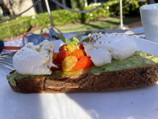 Wheat -seeded toast with avocado + 2 eggs