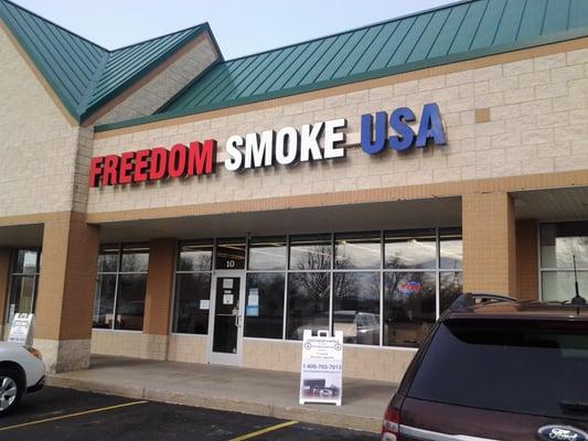 Exterior view of Freedom Smoke USA in Holland, MI.