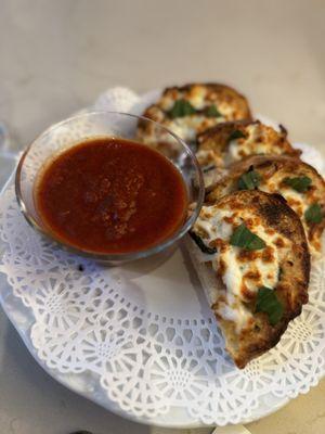 Garlic bread with a tasty and tangy marinara