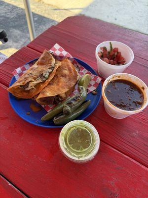 Los Mejores Tacos de Miami va la pena y Brenda los va a atender divino! Que delicia.