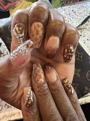 Top nails