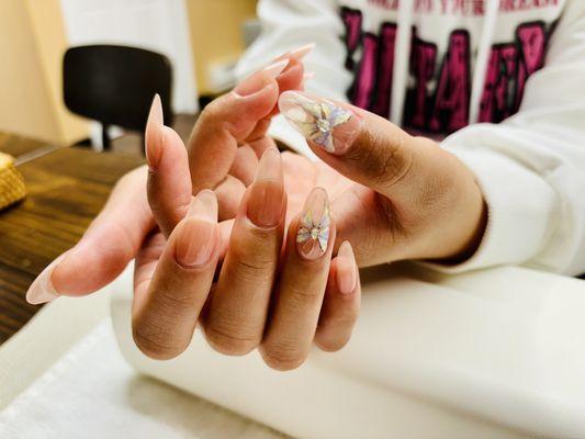 Gel-X translucent color with hand-painted butterflies, very clean, especially suitable for girls who like simplicity!