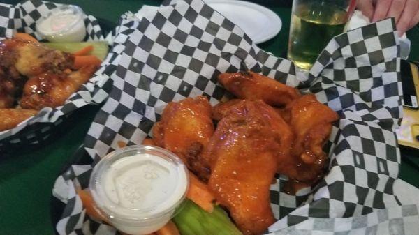 6 giant buffalo wings