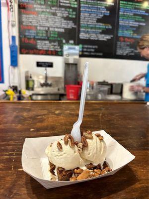 Sundae brownie with regular vanilla (without whipped cream)