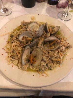 Littleneck clams with linguine