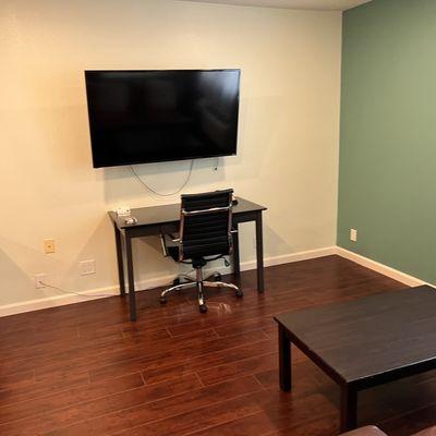 Room has tv  and desks^ ^