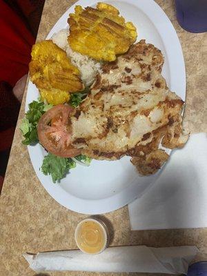 Pechuga de Pollo a La Plancha con Tostones