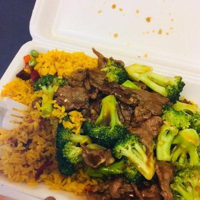 Beef broccoli combo for $7.25 Nothing to complain. Spring Roll was really good.