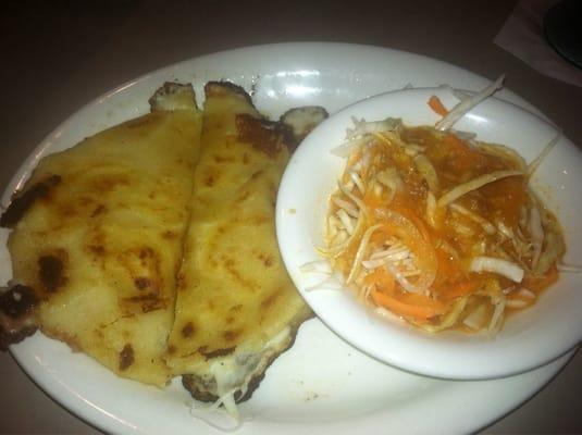 Queso pupusa con curtido