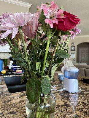 The Dollar Store Bouquet. See the old water, the dead leaves, dead flowers and the dead flowers I had to throw away.