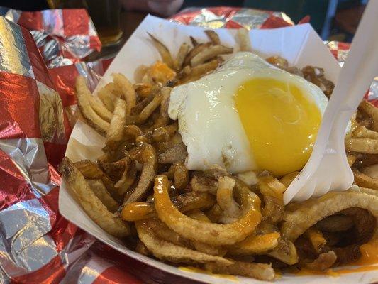 Sunny side poutine