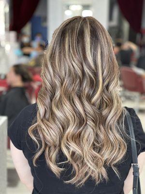 Balayage hair with blonde