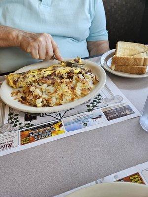 Bacon Omlet. Hash Browns  Texas Toast