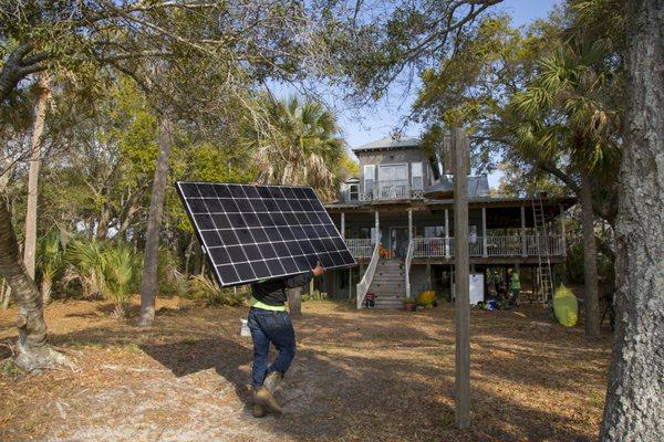 Solar panels being installed by Palmetto crew in Summerton, South Carolina