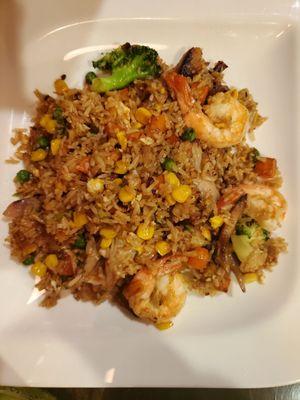 Fried rice with chicken and shrimp