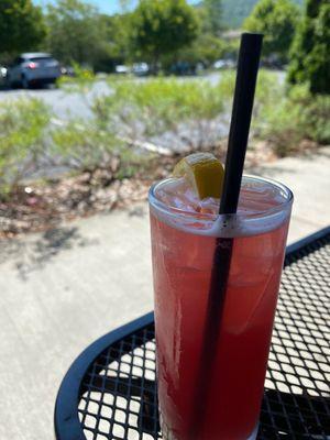 Bourbon lemonade cocktail