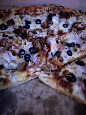 18" 5 meats pizza add black olives