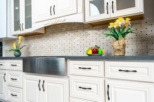 Excite your kitchen with RTA Antique White cabinets! Embrace timeless elegance with a modern twist. Effortless assembly, breathtaking result