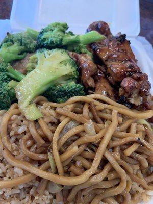 1/2 chow mein 1/2 fried rice broccoli beef and teriyaki chicken sauce on top was all divine!