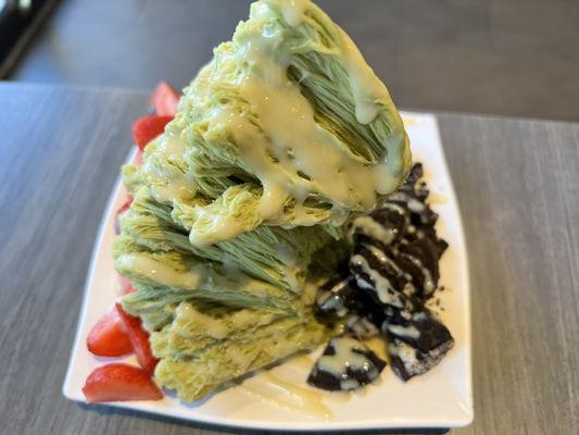 Green tea hill with strawberries, Oreos and condensed milk drizzle