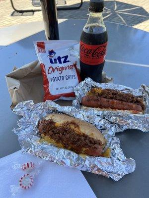 2 chili dogs w/everything