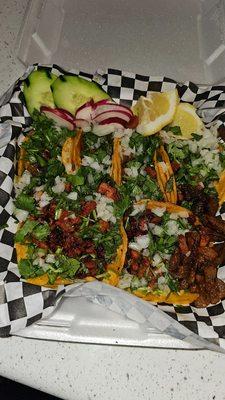 4 tacos de al pastor and 2 de asada