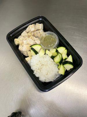 lemon pepper chicken, jasmine rice, zucchini, green salsa mild