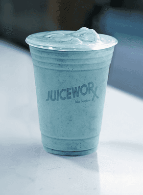 Blue Dream
Banana, Frozen Pineapple, Almond Butter, Blue Spirulina, Coconut Milk