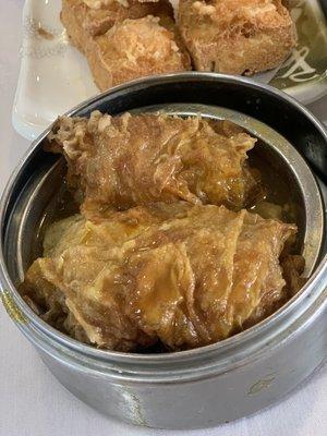 Bean curd skin roll