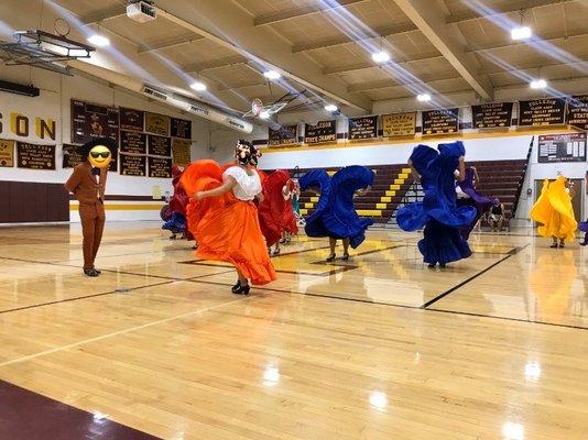 Ballet folklorico @ freshman night