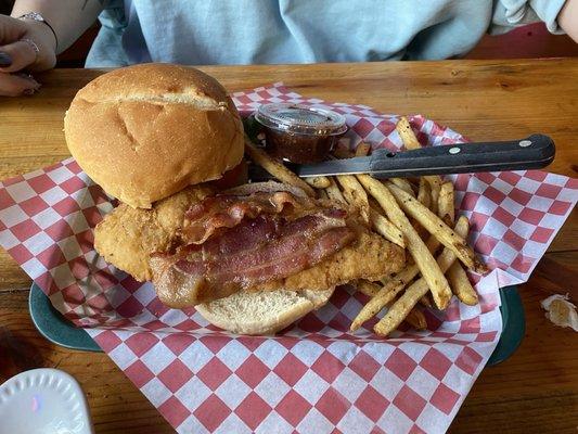 Chicken sandwich with bacon