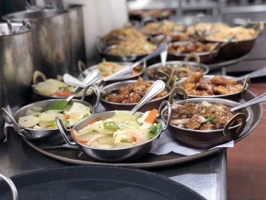 Tray with vegetable beef and chicken currys