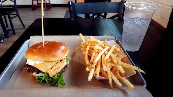 Cheeseburger with fries