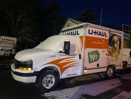 Uhaul truck upon arrival with no staff having cleared the ice and snow off.