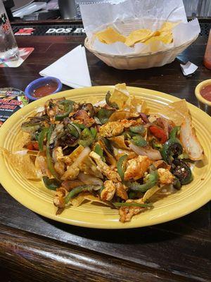 Chicken fajita nachos