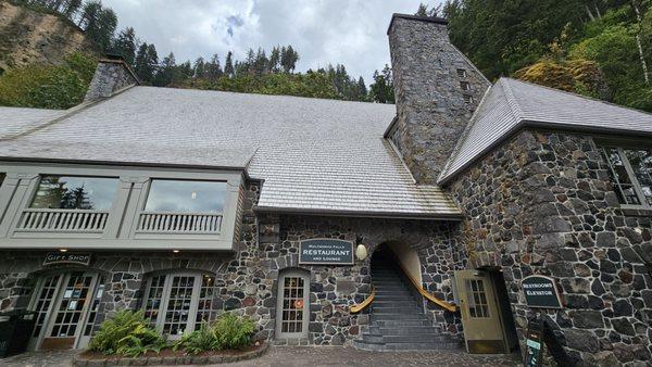 Multnomah Falls Lodge