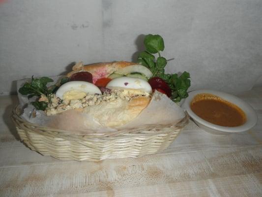 Pan con pollo Estilo salvadorño