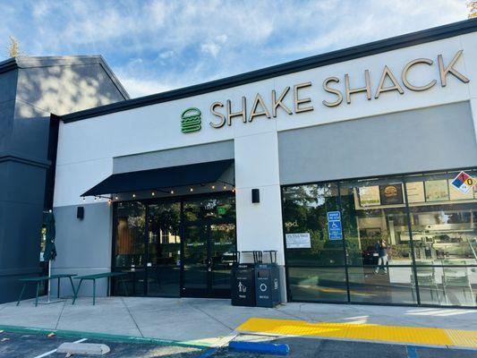 Front of Shake Shack