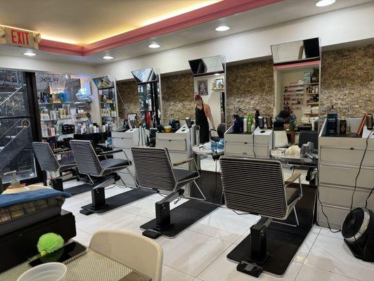 Hair 2 Stay Salon