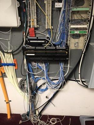 A customer asked up to clean up this switch and cabling.